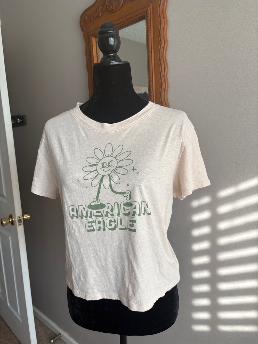 American Eagle Outfitters Cream Tee with Green Daisy Graphic